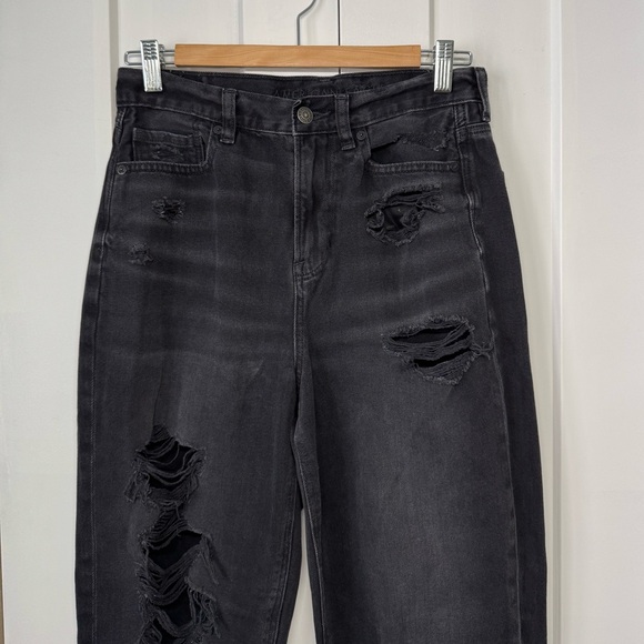 American Eagle Black Ripped Mom Jean, Size 4 - Picture 3 of 4